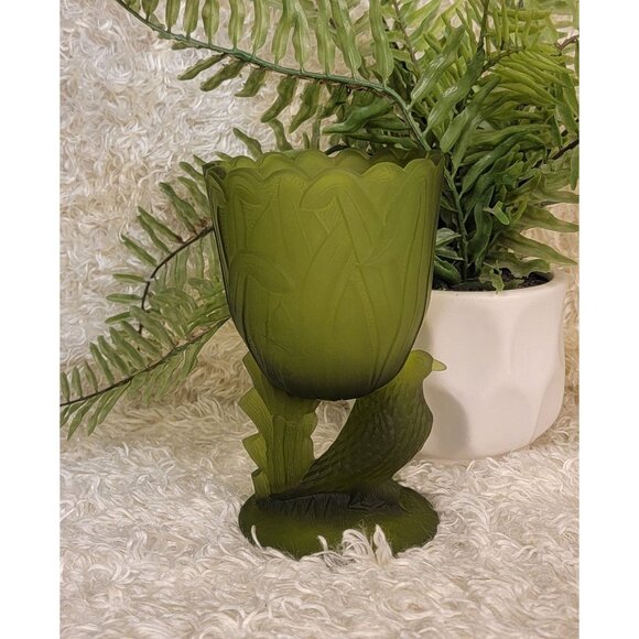 Vintage Green Satin Glass Vase "Dove and Brushes" Pattern by Guernsey Glass Comp - Picture 15 of 15
